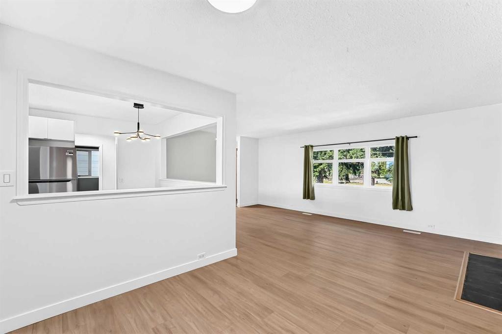 311 72 Avenue Ne, Calgary, AB - Indoor Photo Showing Other Room