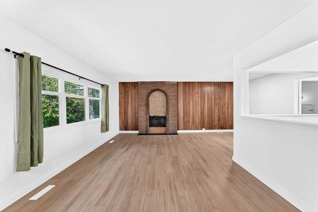 311 72 Avenue Ne, Calgary, AB - Indoor With Fireplace