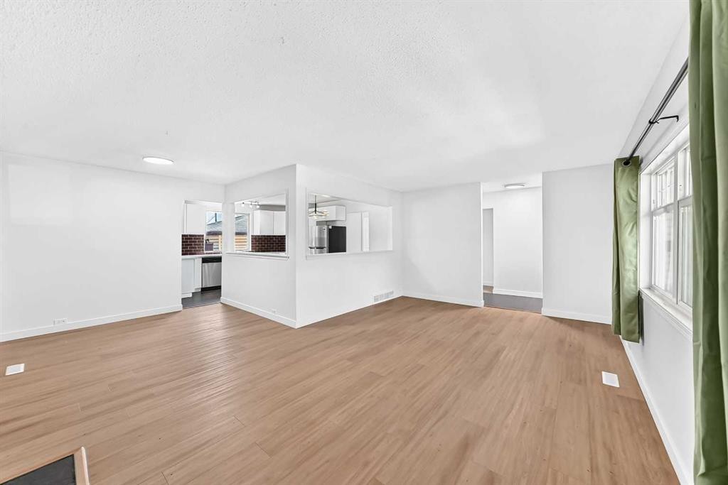 311 72 Avenue Ne, Calgary, AB - Indoor Photo Showing Other Room