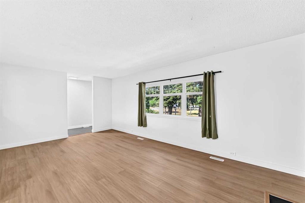 311 72 Avenue Ne, Calgary, AB - Indoor Photo Showing Other Room