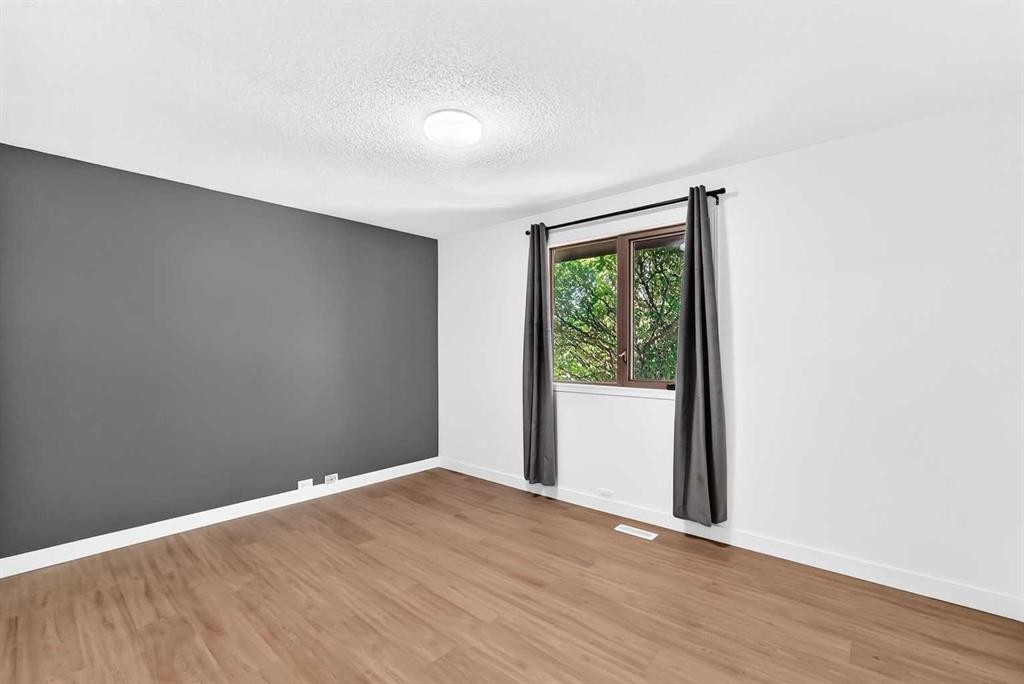 311 72 Avenue Ne, Calgary, AB - Indoor Photo Showing Other Room