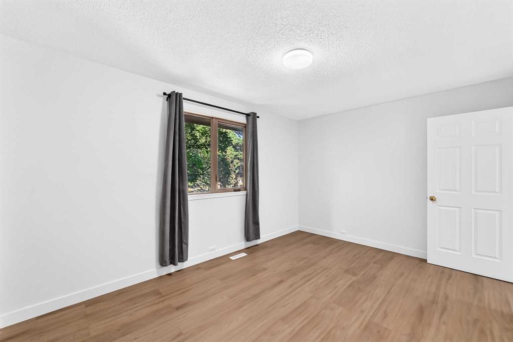 311 72 Avenue Ne, Calgary, AB - Indoor Photo Showing Other Room