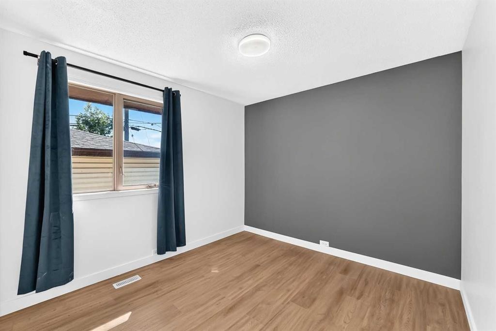 311 72 Avenue Ne, Calgary, AB - Indoor Photo Showing Other Room