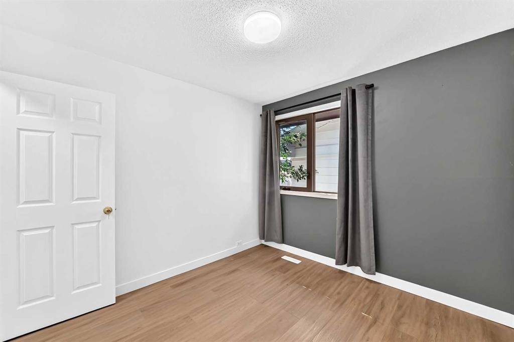 311 72 Avenue Ne, Calgary, AB - Indoor Photo Showing Other Room