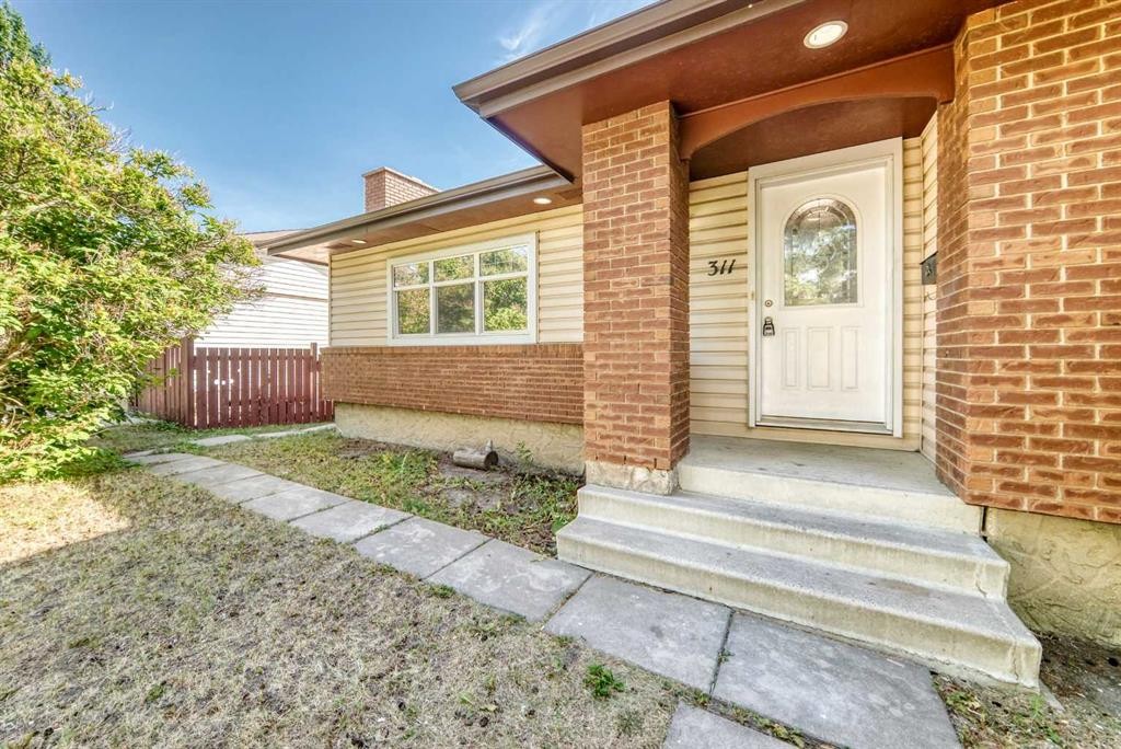 311 72 Avenue Ne, Calgary, AB - Outdoor With Exterior