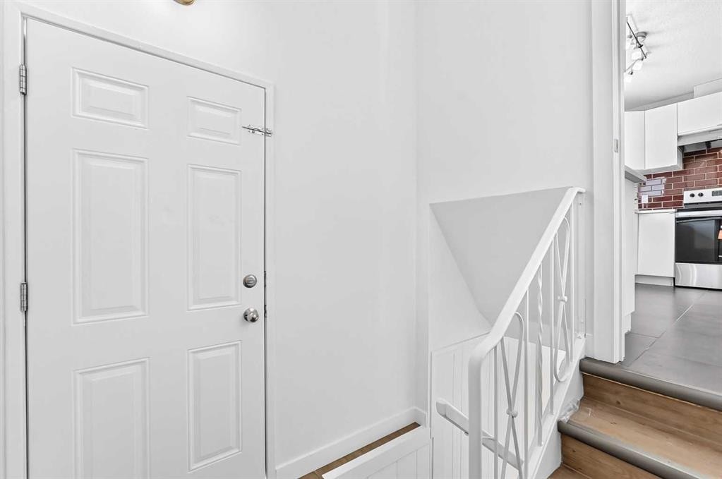 311 72 Avenue Ne, Calgary, AB - Indoor Photo Showing Other Room