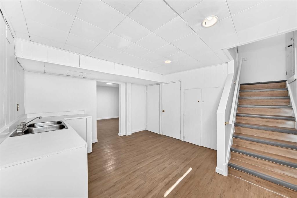 311 72 Avenue Ne, Calgary, AB - Indoor Photo Showing Other Room
