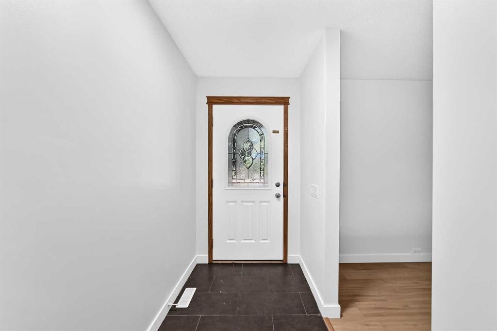 311 72 Avenue Ne, Calgary, AB - Indoor Photo Showing Other Room