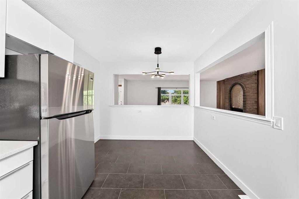 311 72 Avenue Ne, Calgary, AB - Indoor