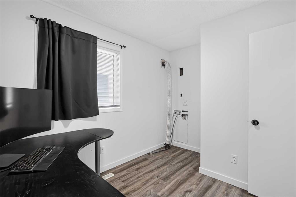 113 Mt Lorette Place Se, Calgary, AB - Indoor
