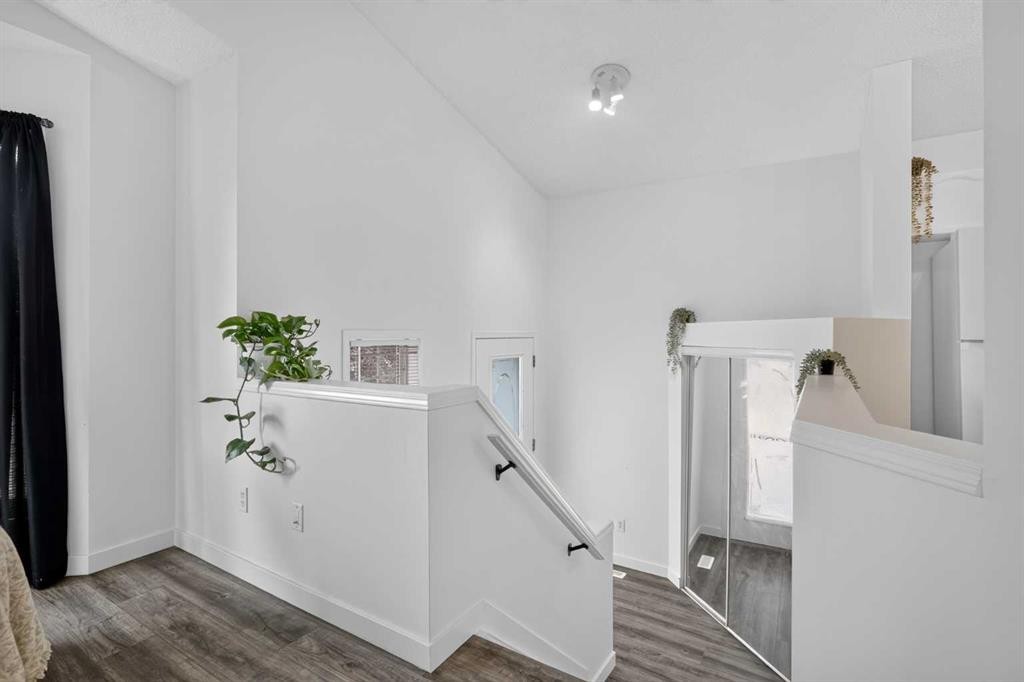113 Mt Lorette Place Se, Calgary, AB - Indoor Photo Showing Other Room
