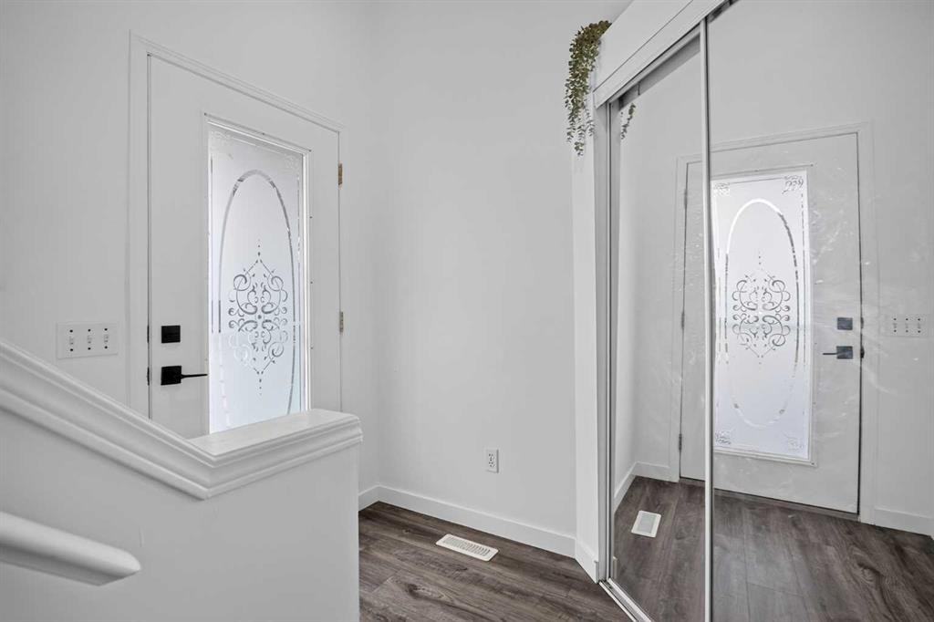 113 Mt Lorette Place Se, Calgary, AB - Indoor Photo Showing Other Room