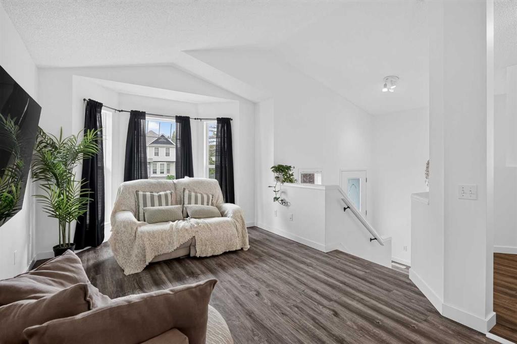 113 Mt Lorette Place Se, Calgary, AB - Indoor