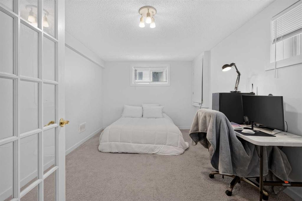 113 Mt Lorette Place Se, Calgary, AB - Indoor