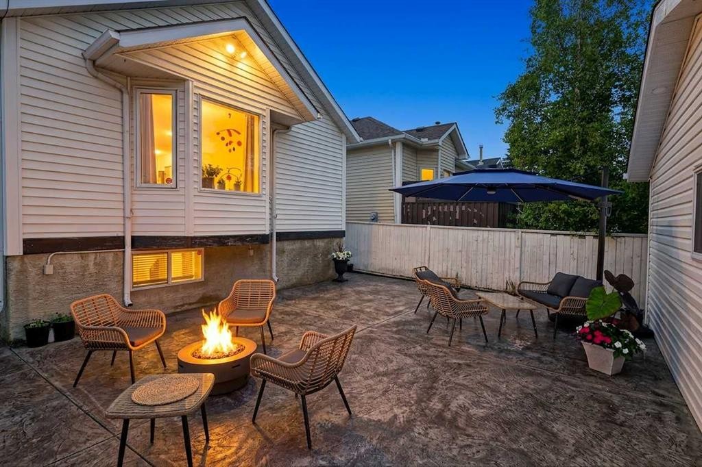 113 Mt Lorette Place Se, Calgary, AB - Outdoor With Deck Patio Veranda