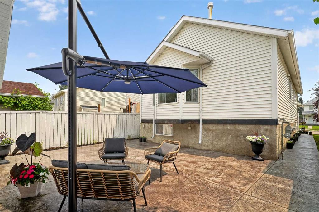 113 Mt Lorette Place Se, Calgary, AB - Outdoor With Deck Patio Veranda With Exterior