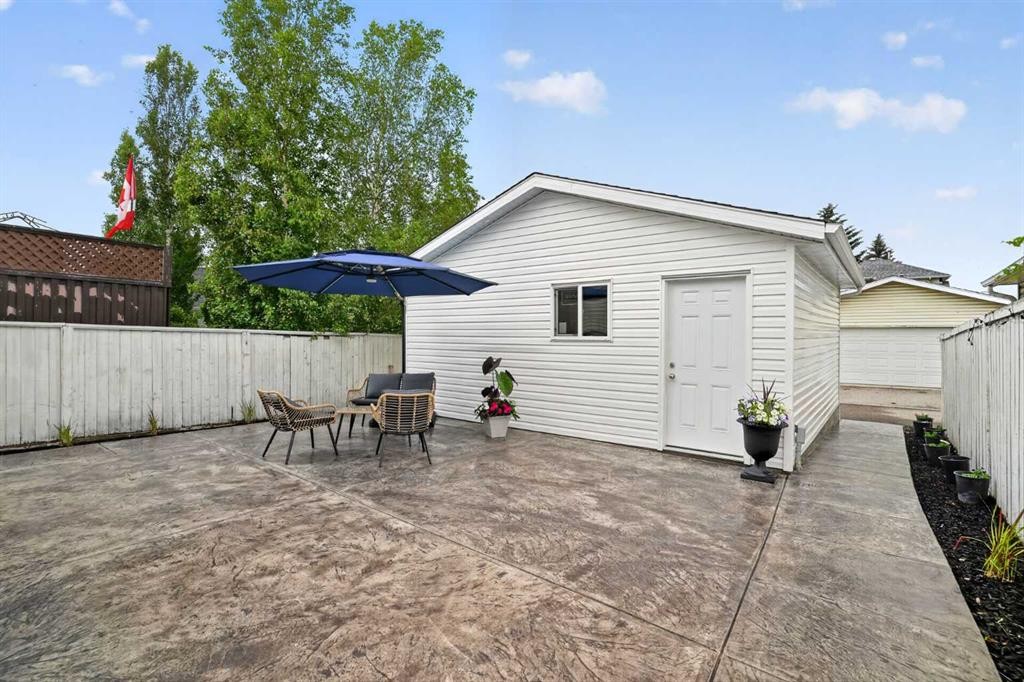 113 Mt Lorette Place Se, Calgary, AB - Outdoor
