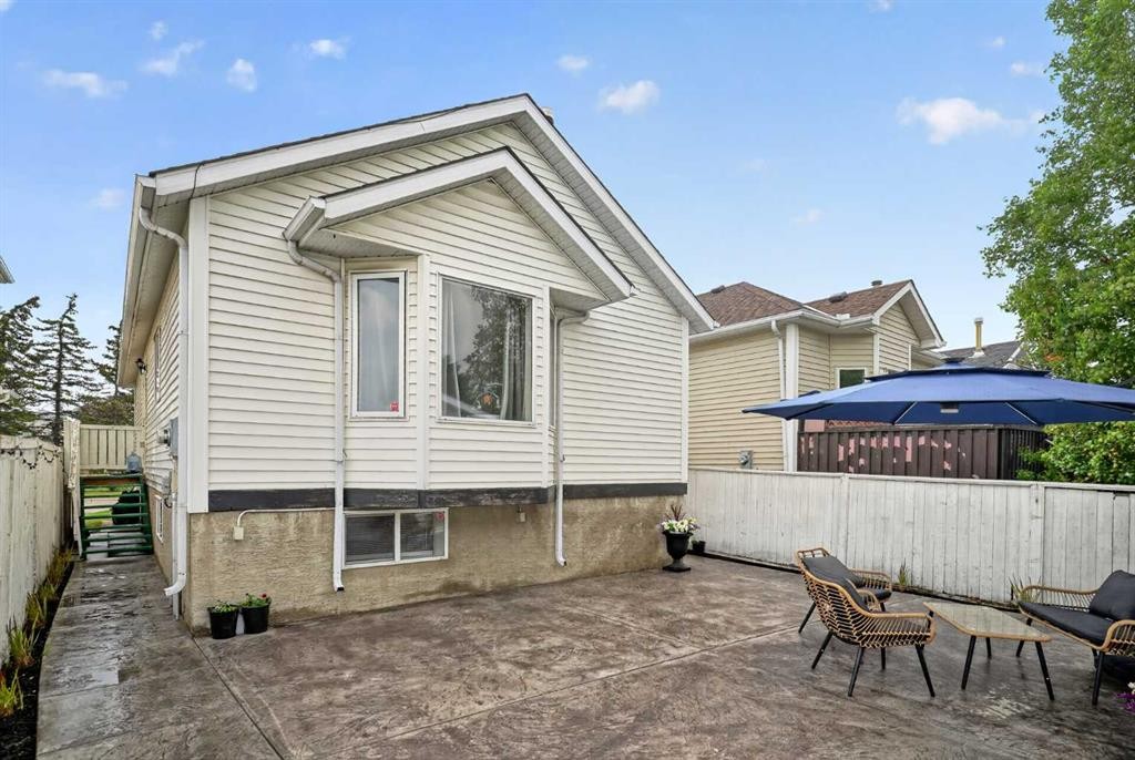 113 Mt Lorette Place Se, Calgary, AB - Outdoor With Deck Patio Veranda