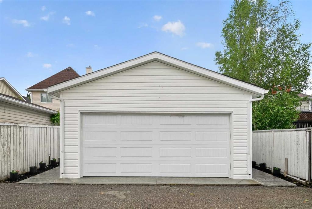113 Mt Lorette Place Se, Calgary, AB - Outdoor With Exterior