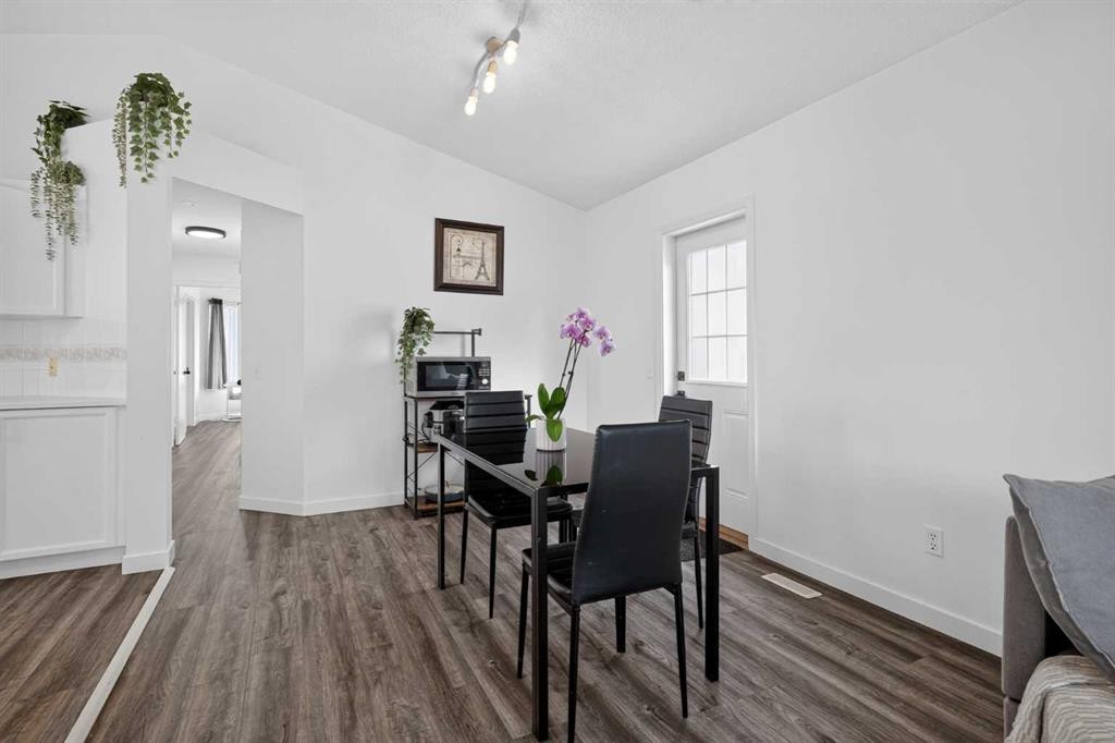 113 Mt Lorette Place Se, Calgary, AB - Indoor Photo Showing Dining Room