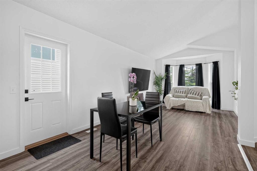 113 Mt Lorette Place Se, Calgary, AB - Indoor