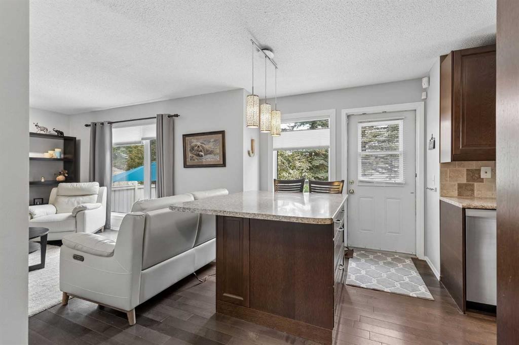 244 Scurfield Place Nw, Calgary, AB - Indoor