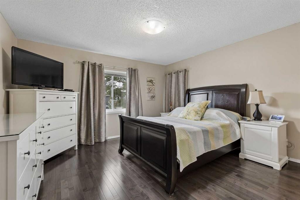244 Scurfield Place Nw, Calgary, AB - Indoor Photo Showing Bedroom