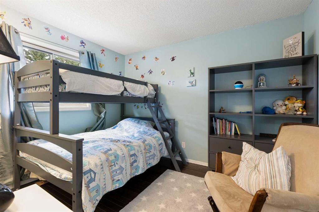 244 Scurfield Place Nw, Calgary, AB - Indoor Photo Showing Bedroom
