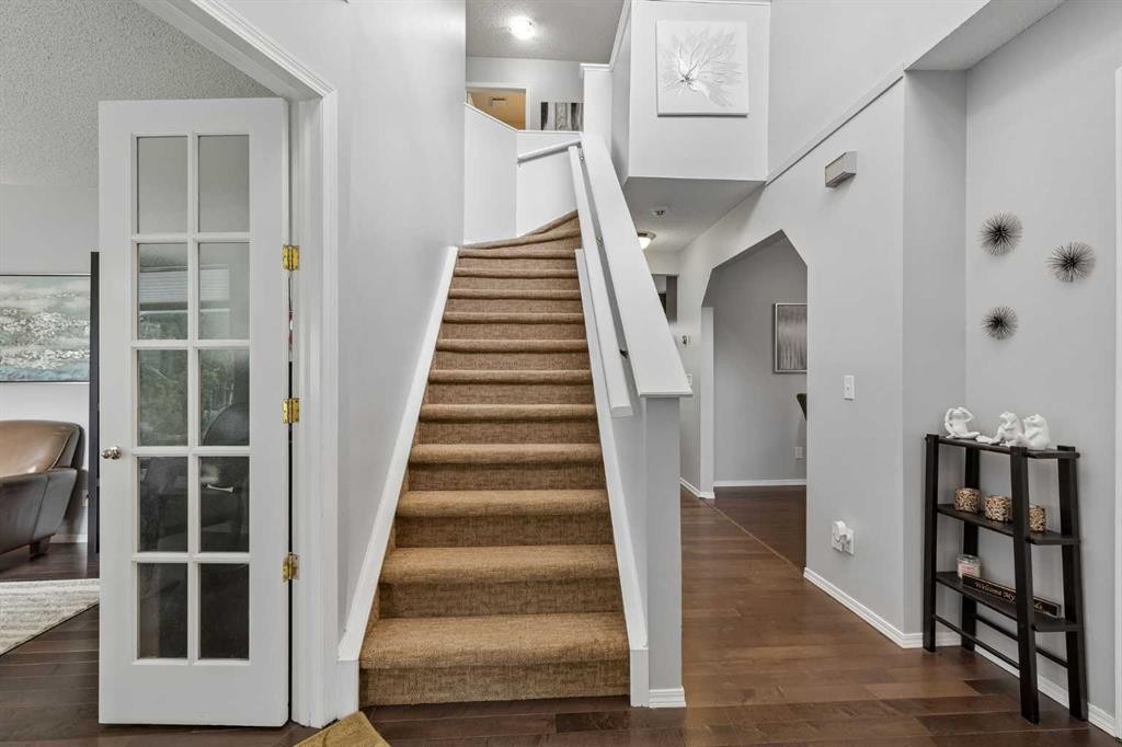 244 Scurfield Place Nw, Calgary, AB - Indoor Photo Showing Other Room