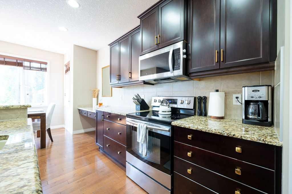 21 Chaparral Valley Court Se, Calgary, AB - Indoor Photo Showing Kitchen