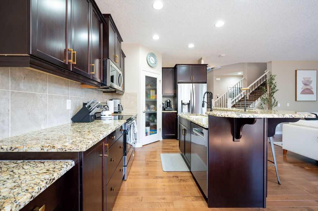 21 Chaparral Valley Court Se, Calgary, AB - Indoor Photo Showing Kitchen With Upgraded Kitchen