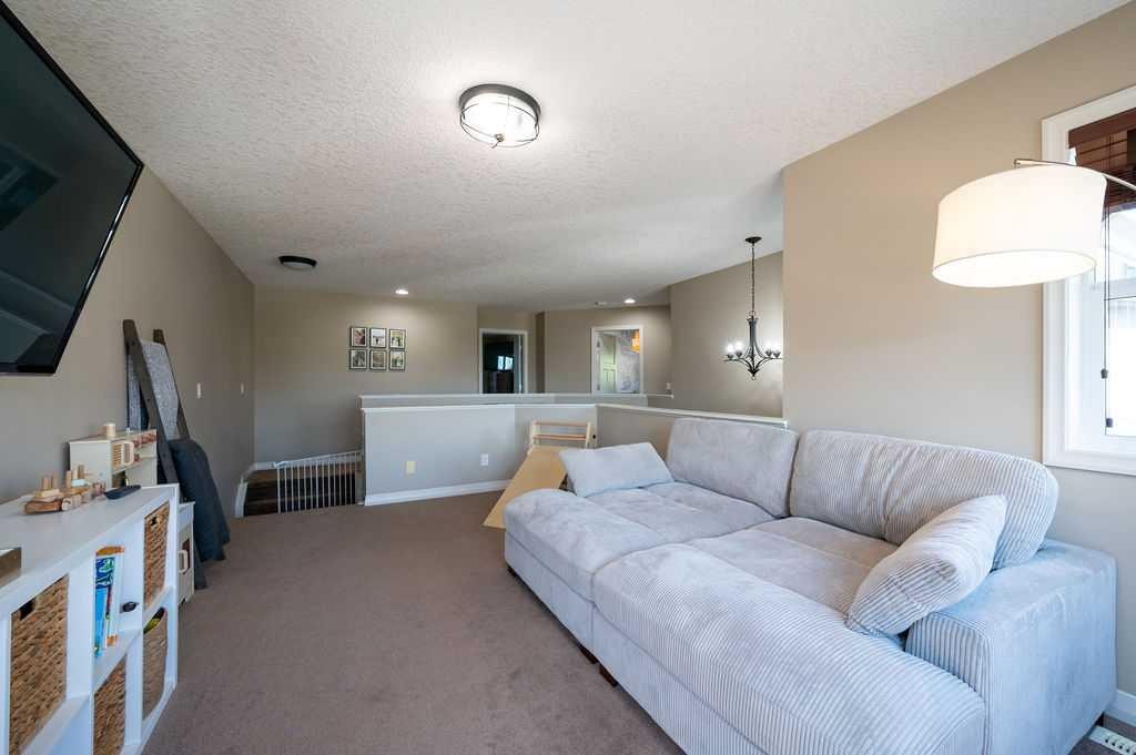 21 Chaparral Valley Court Se, Calgary, AB - Indoor Photo Showing Living Room