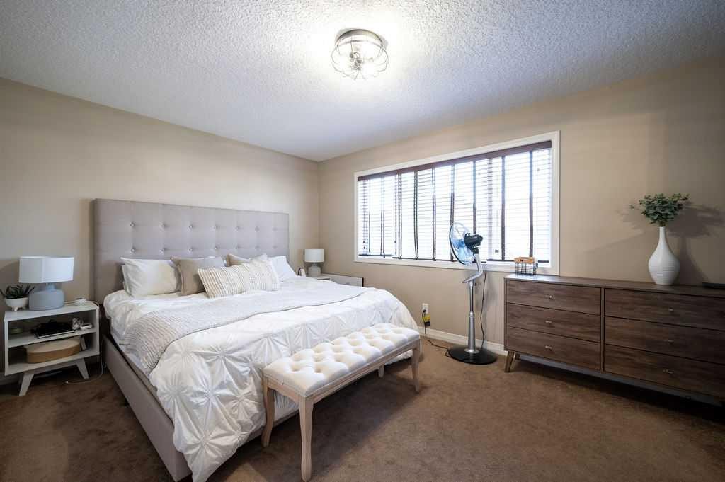 21 Chaparral Valley Court Se, Calgary, AB - Indoor Photo Showing Bedroom
