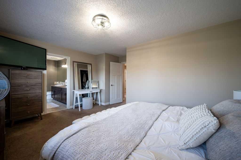 21 Chaparral Valley Court Se, Calgary, AB - Indoor Photo Showing Bedroom