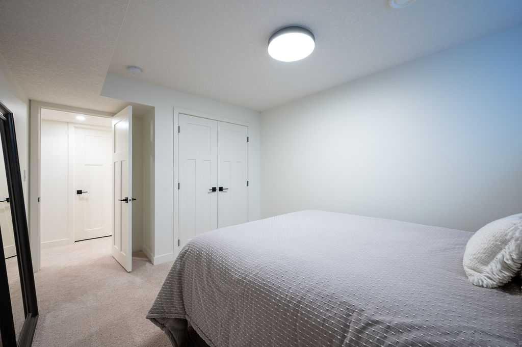 21 Chaparral Valley Court Se, Calgary, AB - Indoor Photo Showing Bedroom