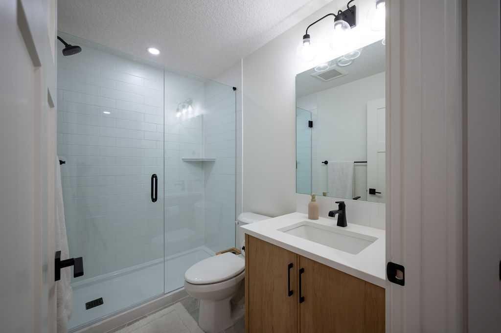 21 Chaparral Valley Court Se, Calgary, AB - Indoor Photo Showing Bathroom