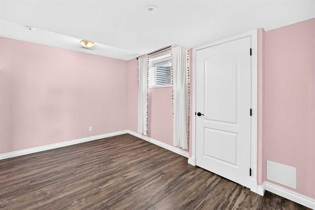 63 Royal Birch Point Nw, Calgary, AB - Indoor Photo Showing Other Room