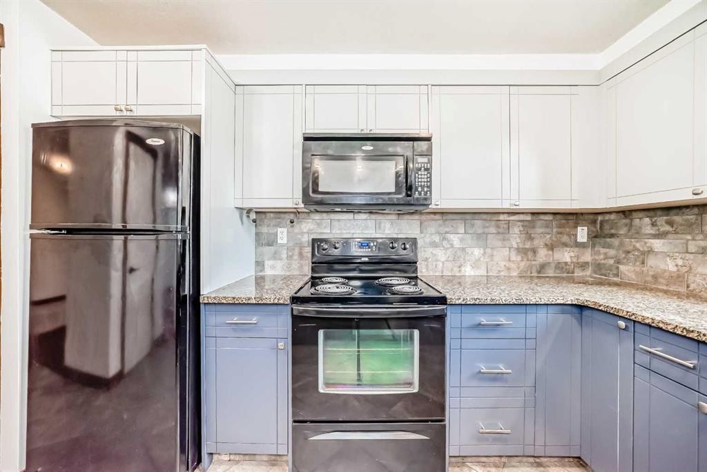 112-315 50 Avenue Sw, Calgary, AB - Indoor Photo Showing Kitchen