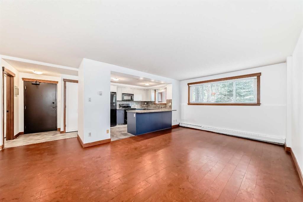 112-315 50 Avenue Sw, Calgary, AB - Indoor Photo Showing Other Room