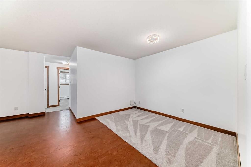 112-315 50 Avenue Sw, Calgary, AB - Indoor Photo Showing Other Room