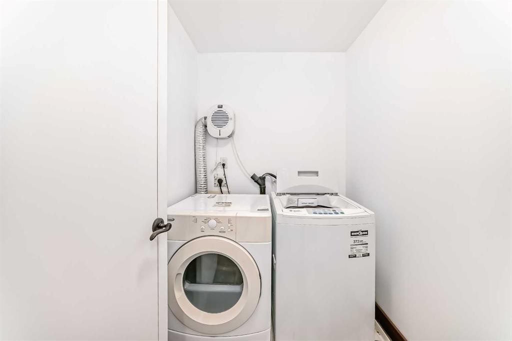 112-315 50 Avenue Sw, Calgary, AB - Indoor Photo Showing Laundry Room