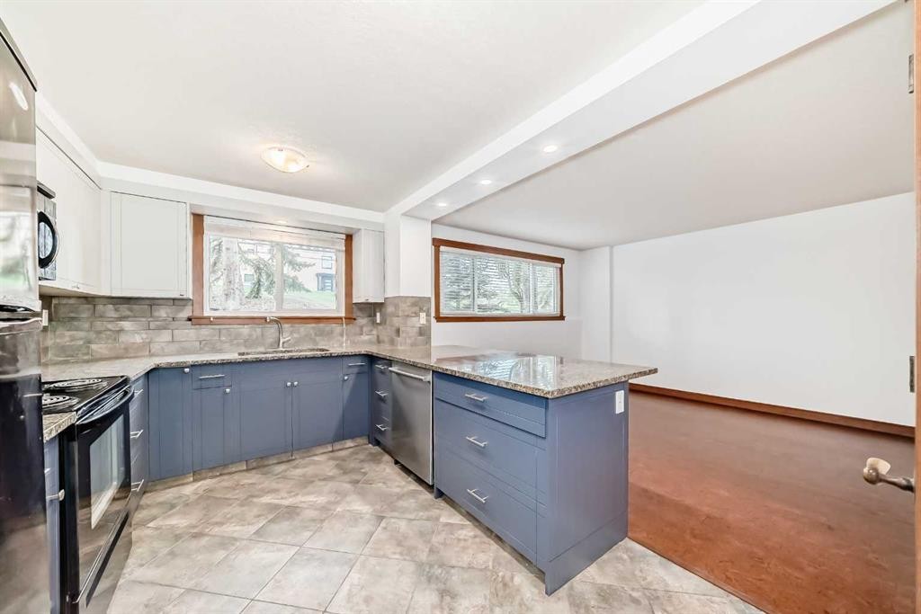 112-315 50 Avenue Sw, Calgary, AB - Indoor Photo Showing Kitchen