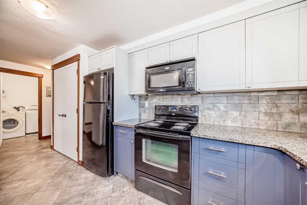 112-315 50 Avenue Sw, Calgary, AB - Indoor Photo Showing Kitchen