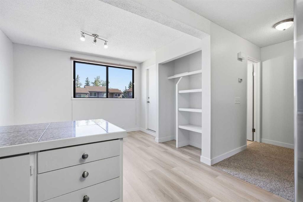 7003 Ranchero Road Nw, Calgary, AB - Indoor Photo Showing Other Room