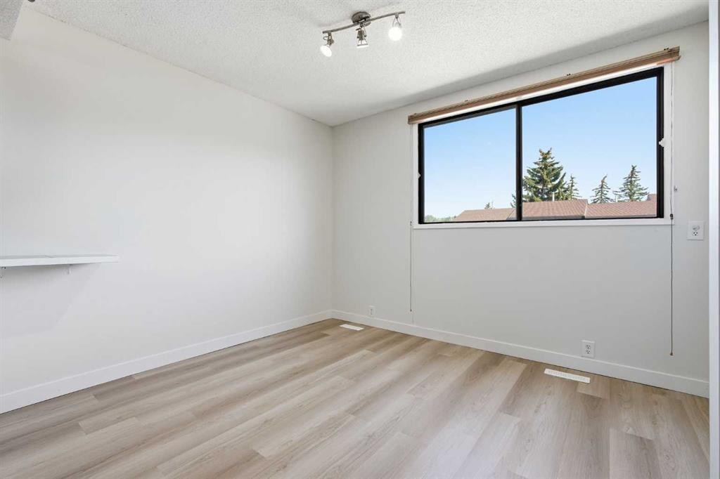 7003 Ranchero Road Nw, Calgary, AB - Indoor Photo Showing Other Room