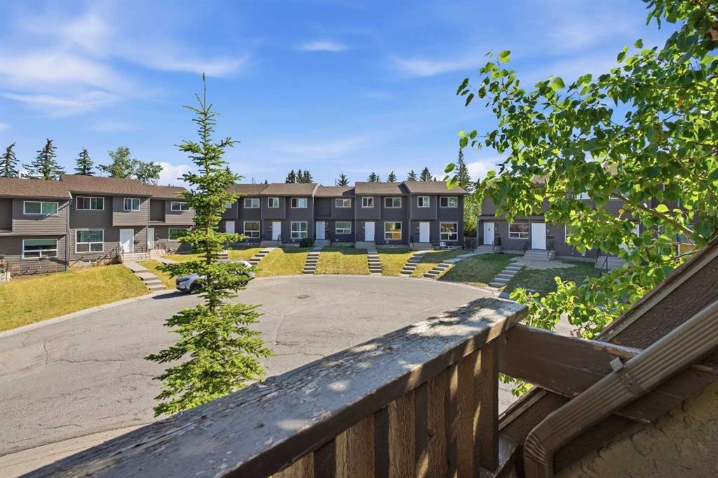7003 Ranchero Road Nw, Calgary, AB - Outdoor With Facade