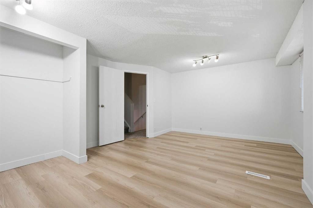 7003 Ranchero Road Nw, Calgary, AB - Indoor Photo Showing Other Room