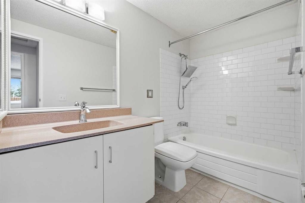 7003 Ranchero Road Nw, Calgary, AB - Indoor Photo Showing Bathroom