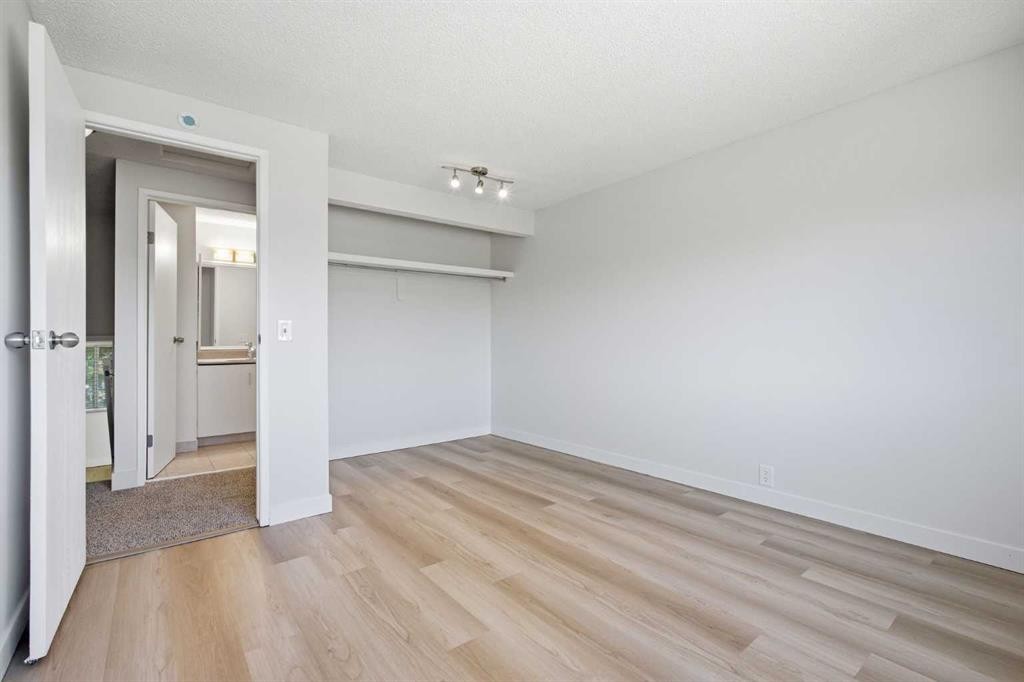 7003 Ranchero Road Nw, Calgary, AB - Indoor Photo Showing Other Room