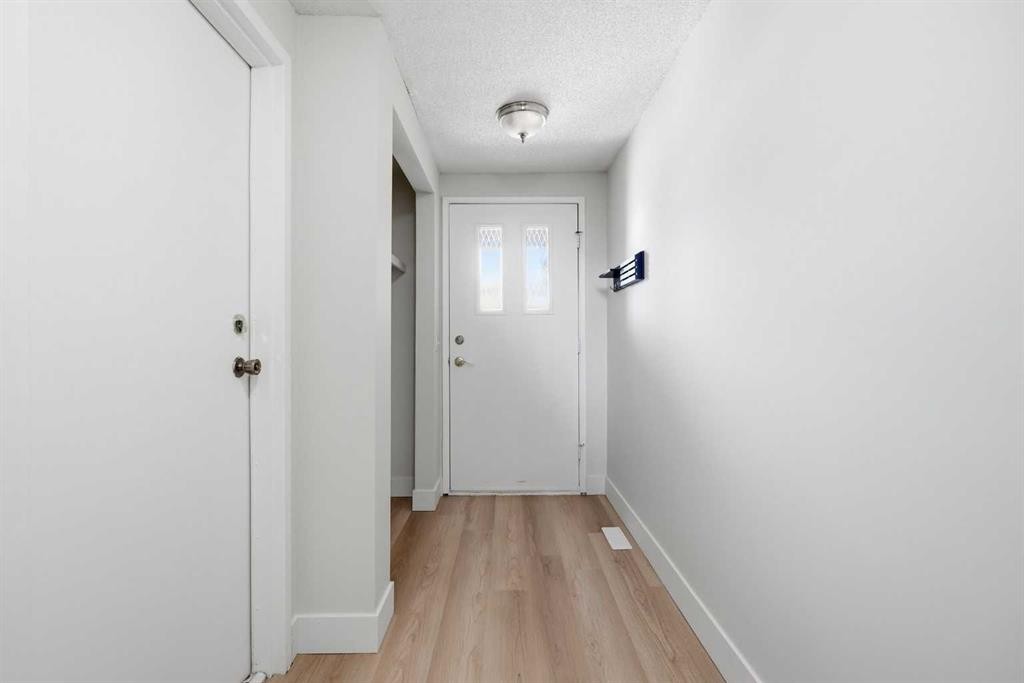 7003 Ranchero Road Nw, Calgary, AB - Indoor Photo Showing Other Room